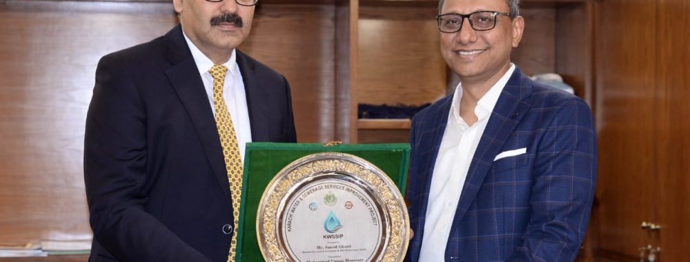 PD KWSSIP Presents Momento to Minister for LGD